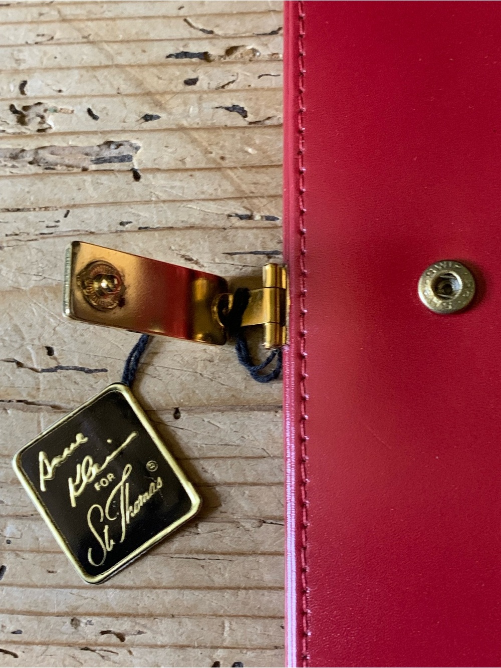 NEW 80s Deadstock Ann Klein St. Thomas Caretaker Red Leather Gold Lion Wallet - Picture 6 of 17